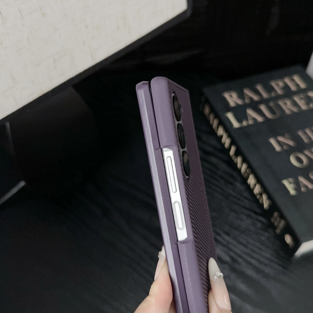 CarbonSkin Z Fold 7 – Ultra-Thin MagSafe Matte Armor