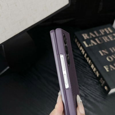 CarbonSkin Z Fold 7 – Ultra-Thin MagSafe Matte Armor