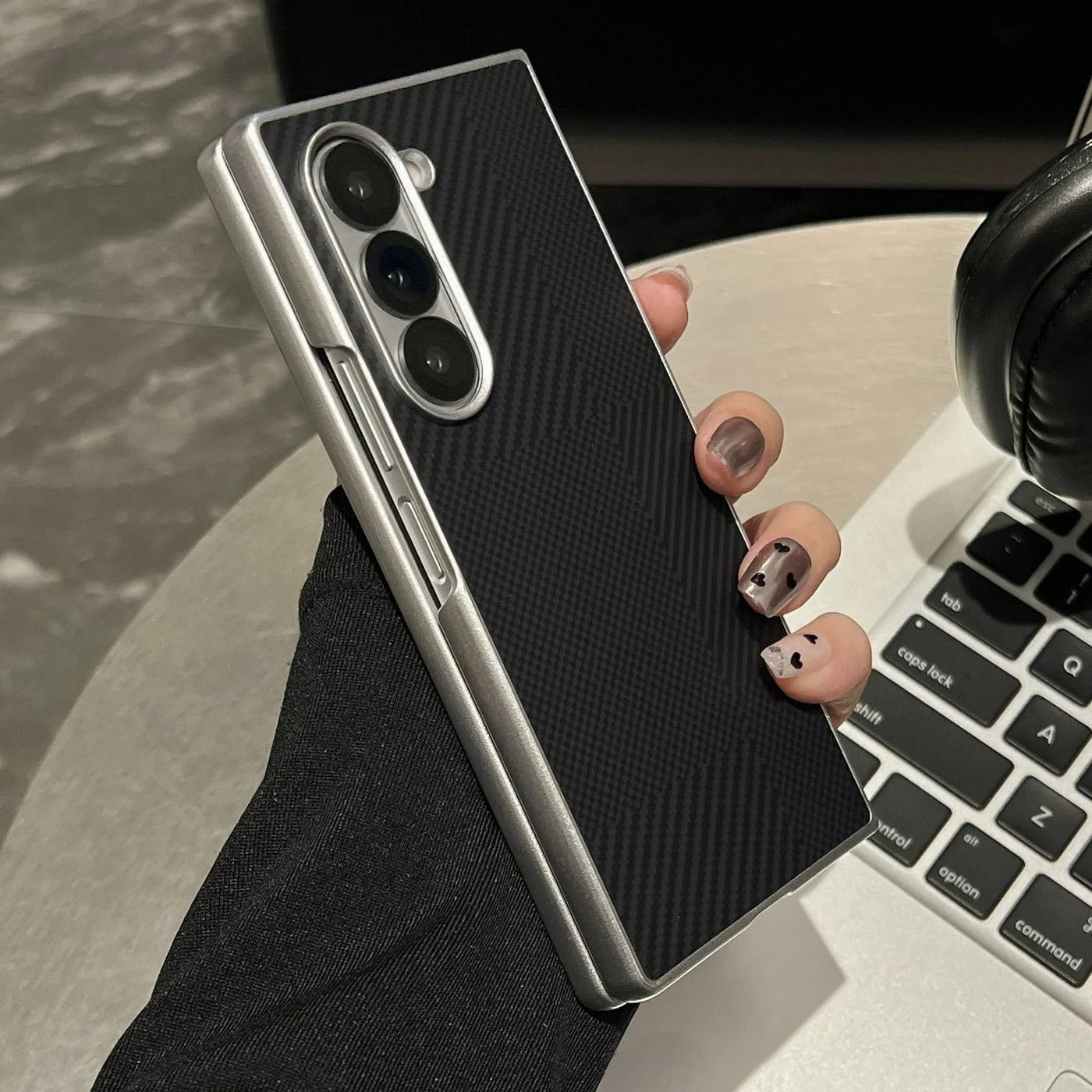 CarbonEdge Fold 7,6,5,4 – Ultra-Thin Carbon Fiber Case