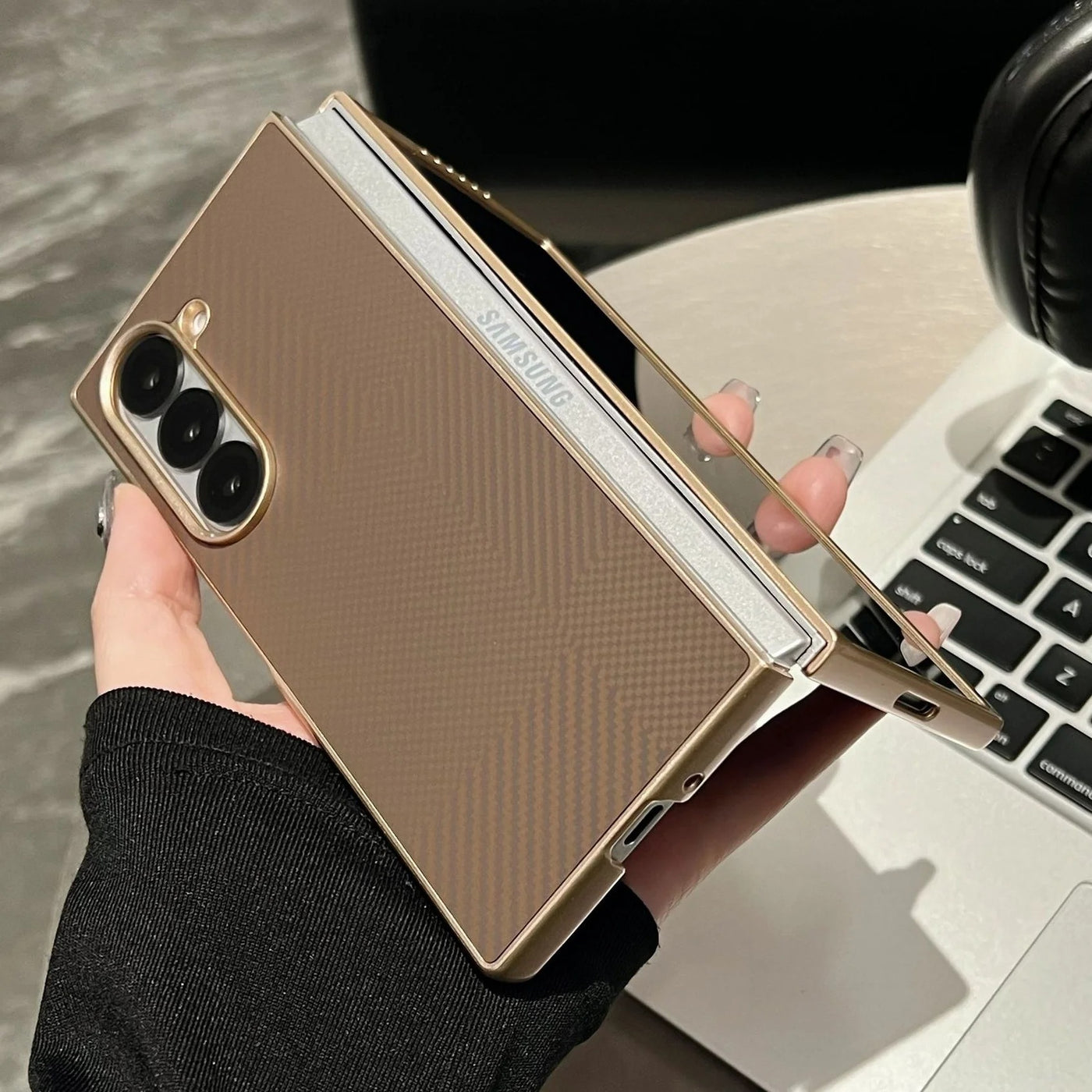 CarbonEdge Fold 7,6,5,4 – Ultra-Thin Carbon Fiber Case