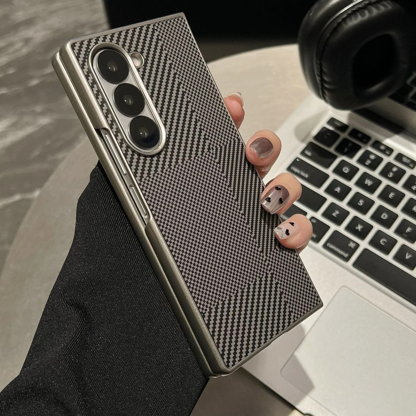 CarbonEdge Fold 7,6,5,4 – Ultra-Thin Carbon Fiber Case