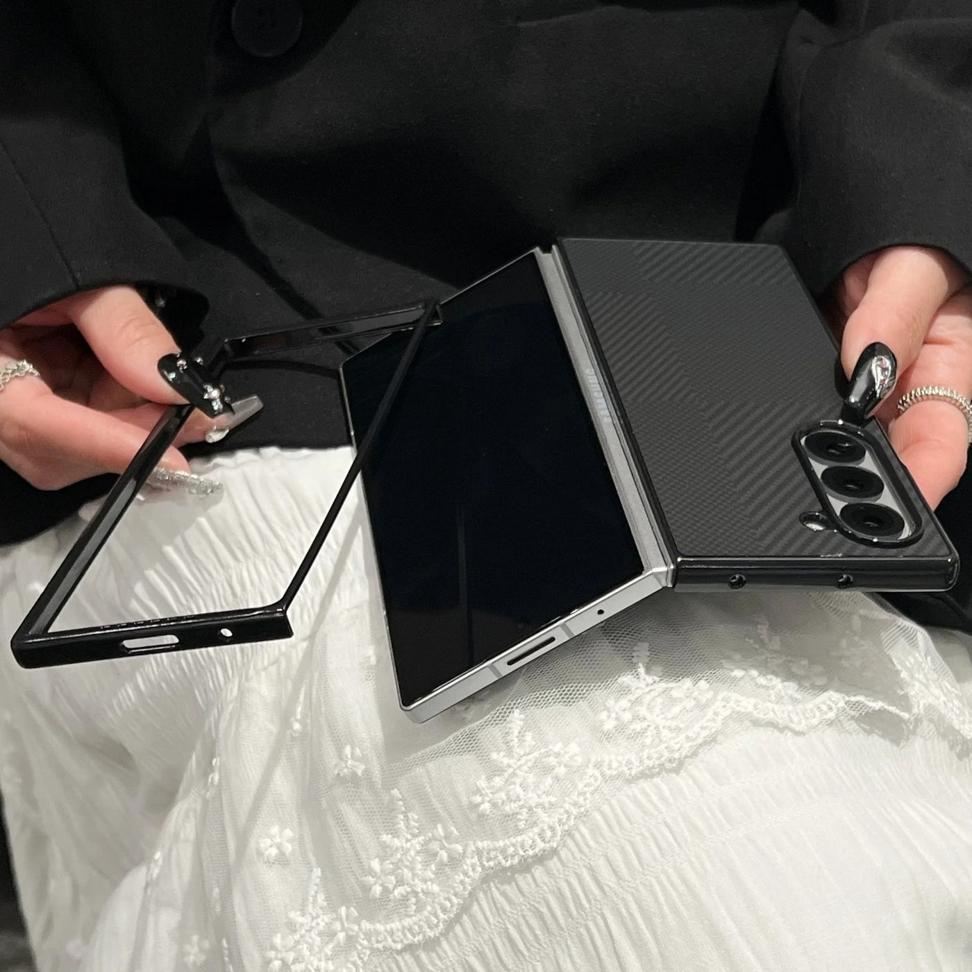 CarbonEdge Fold 7,6,5,4 – Ultra-Thin Carbon Fiber Case